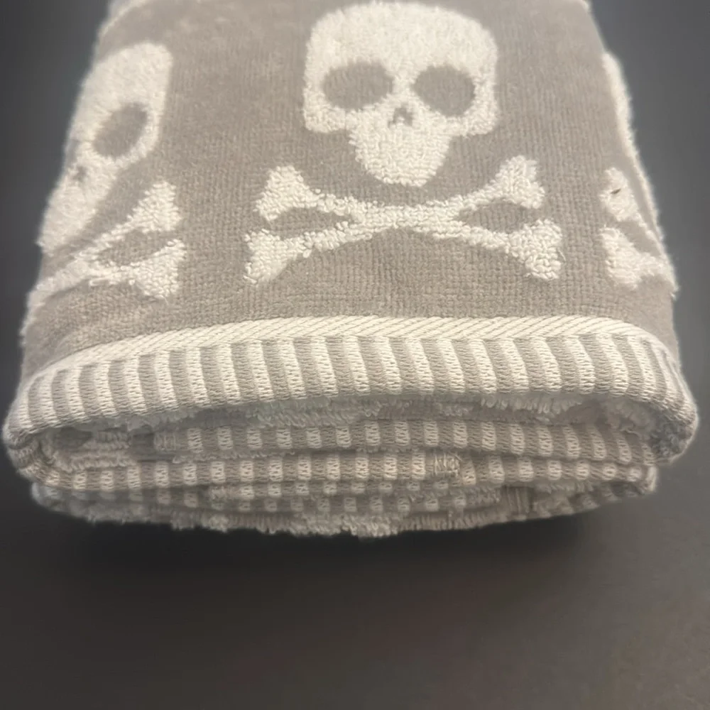 3pc CARO HOME Skull Pattern Bath Towel Set - Halloween - 100% Cotton -Gray/White